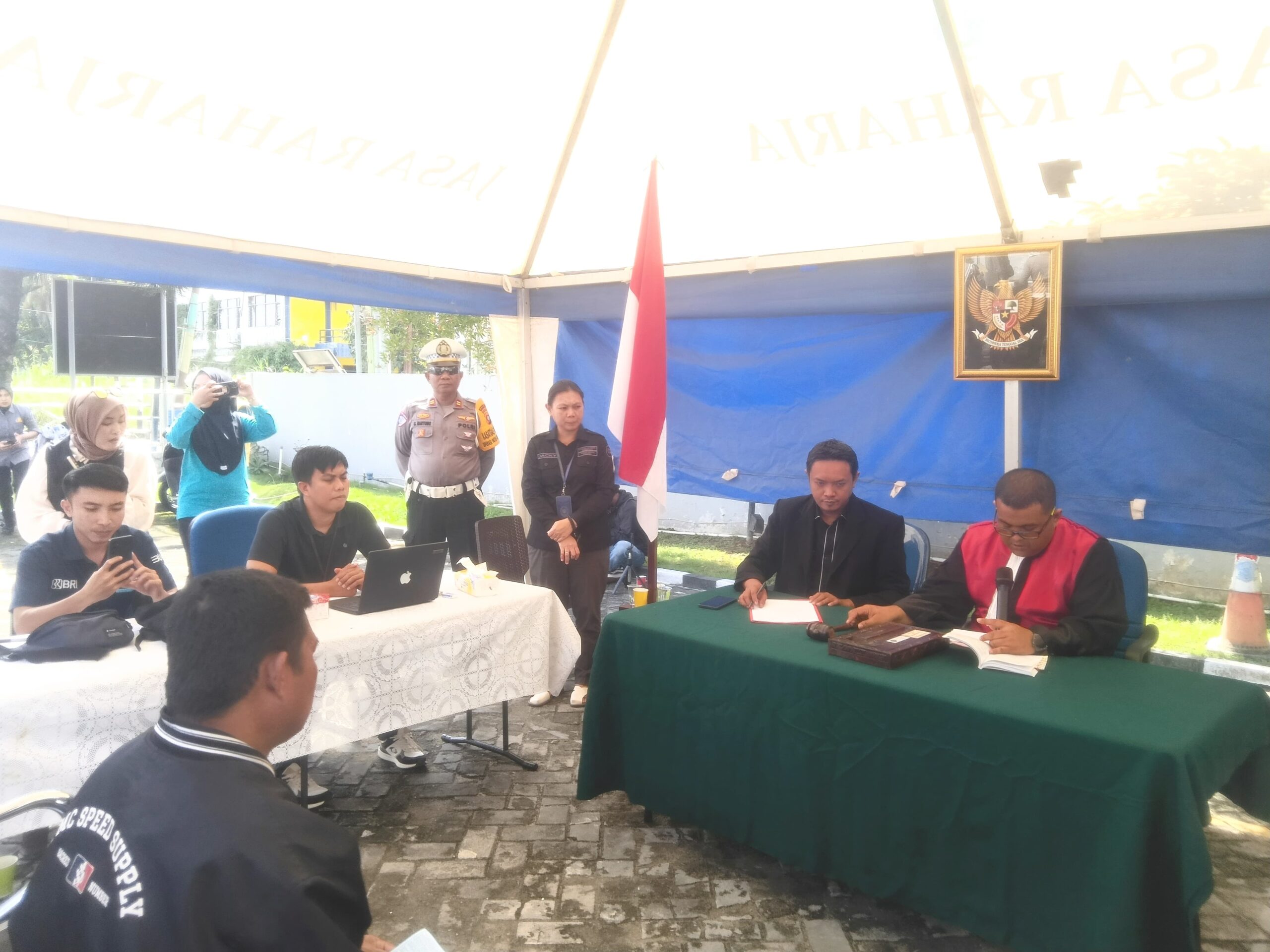 Suasana sidang di tempat saat Oerasi patuh Otanaha. Jumat (18/7/2025).
