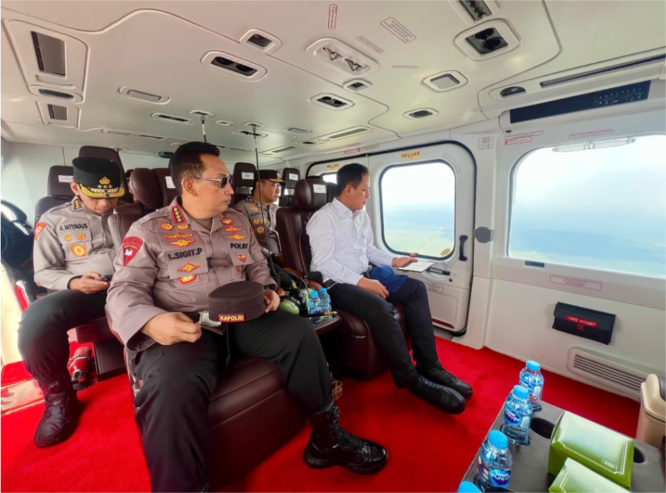 Kapolri Pantau Titik Api Via Udara Kebakaran Hutan di Riau _ Intime.ID