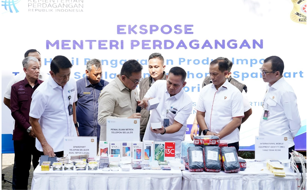 Kemendag Bongkar Praktik Perakitan Smartphone Ilegal Senilai Rp 17,62 Miliar _ Intime.ID