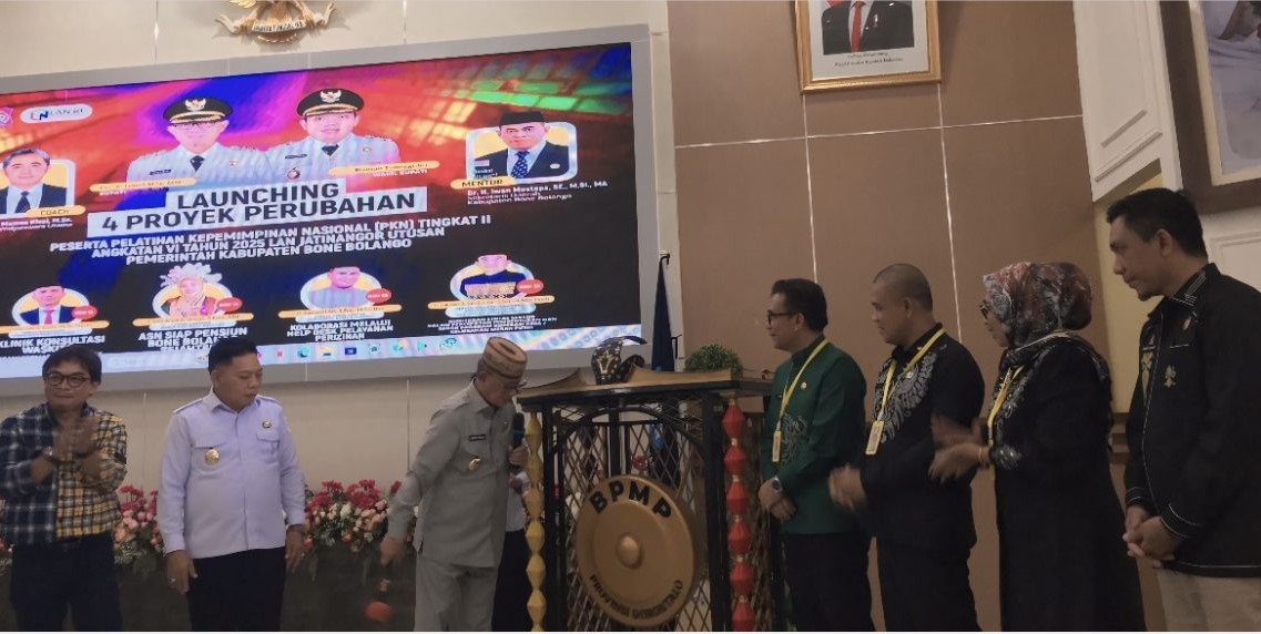 Bupati Ismet Mile didampingi Wabup Risman Tolingguhu saat melaunching Proyek Perubahan Peserta PKN II Angkatan VI Tahun 2025 di Aula BPMP Provinsi Gorontalo, Rabu (30/7/2025). (F. Indra/Diskominfo)