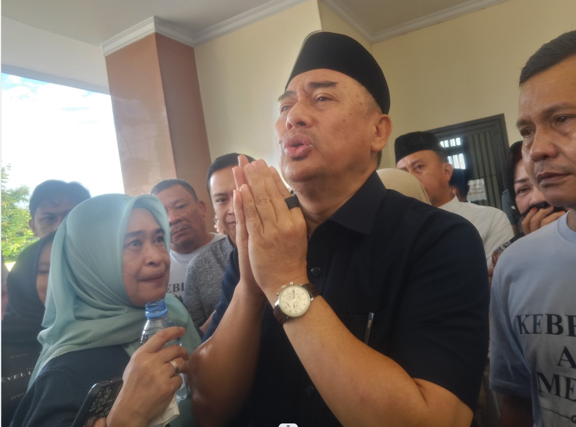 Hamim Pou Ucap Syukur usai dirinya diVonis bebas oelh pengadilan Tipikor Gorontalo, Rabu, 23/7 (Foto: Ist.Fazrian/Ulanda.id)