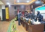 DPRD) Kota Gorontalo secara resmi menyetujui Rancangan Peraturan Daerah (Ranperda) tentang Perubahan Anggaran Pendapatan dan Belanja Daerah (APBD) Tahun Anggaran 2025 dalam Rapat Paripurna Tingkat II yang digelar di Aula I DPRD, Senin (28/7)