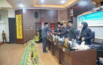 DPRD) Kota Gorontalo secara resmi menyetujui Rancangan Peraturan Daerah (Ranperda) tentang Perubahan Anggaran Pendapatan dan Belanja Daerah (APBD) Tahun Anggaran 2025 dalam Rapat Paripurna Tingkat II yang digelar di Aula I DPRD, Senin (28/7)