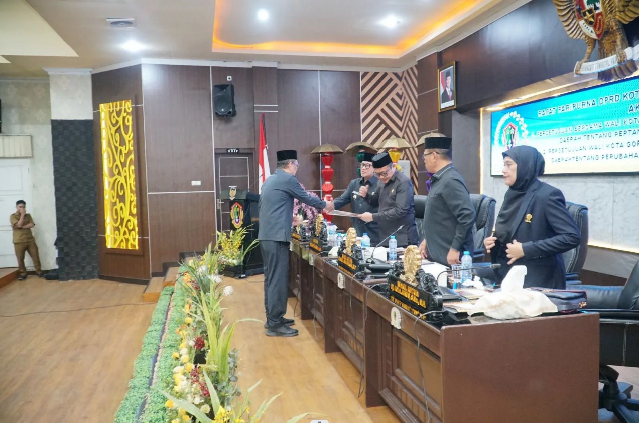 DPRD) Kota Gorontalo secara resmi menyetujui Rancangan Peraturan Daerah (Ranperda) tentang Perubahan Anggaran Pendapatan dan Belanja Daerah (APBD) Tahun Anggaran 2025 dalam Rapat Paripurna Tingkat II yang digelar di Aula I DPRD, Senin (28/7)