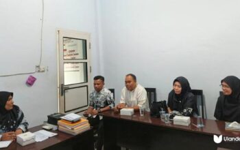 Ketua APKS PGRI Sulteng, Nova Herlina saat memimpin rapat kerja, Rabu (2/7/2025).
