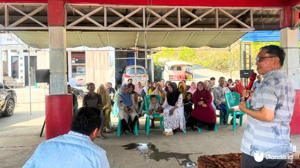 Wakil Ketua DPRD Provinsi Gorontalo, Ir. La Ode Haimudin, menyerap langsung aspirasi masyarakat Desa Bajo, Kecamatan Tilamuta, Kabupaten Boalemo. Kamis, 3/7 (foto.Ist)