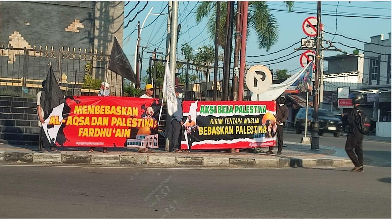 Aksi unjuk rasa solidaritas Palestina yang digelar di kawasan strategis Perlimaan Telaga pada Jumat sore (25/07) menuai kecaman keras dari Forum Komunikasi Pencegahan Terorisme (FKPT) Provinsi Gorontalo (Foto: Ist)