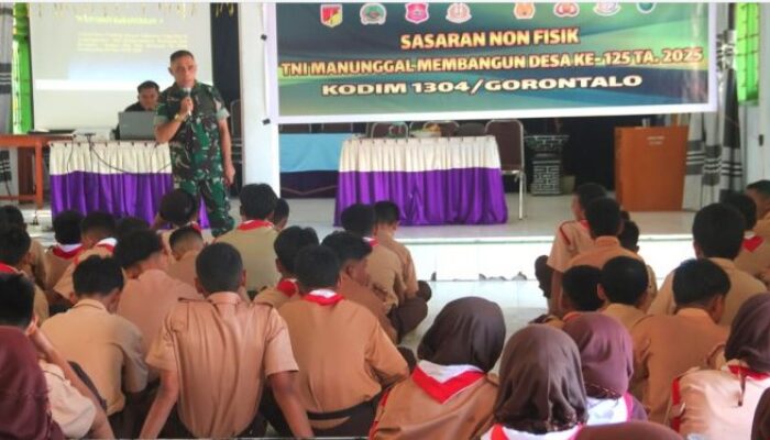 TMMD Ke-125 Gorontalo Tanamkan Wawasan Kebangsaan di SMPN 1 Kabila Bone