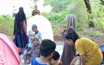 Femmy Udoki, meninjau langsung lokasi pengungsian warga Desa Bintalahe, Kecamatan Kabila Bone, Rabu, 30/7 (Foto:Dok/Ulanda.id)