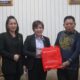 Wabup Risman Tolingguhu saat menerima kunjungan silaturahmi Branch Manager Swiss Belhotel Manado, Esther Tampi, di Ruang Kerja Wakil Bupati, Kamis (24/7/2025). (F.Onal/Prokopim)