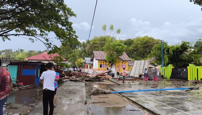 Puting Beliung Hantam Desa Ponelo, Puluhan Rumah dan Fasilitas Umum Rusak Parah