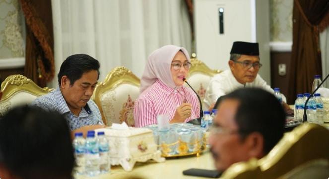 Plt Kepala Dinas Pekerjaan Umum dan Penataan Ruang (PUPR) Kota Gorontalo, Meidy Novita Silangen (Tengah)-Foto:Humas Pemkot/Ulanda.id