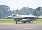 Sejumlah pesawat tempur TNI Angkatan Udara (TNI AU) antara lain F-16 Fighting Falcon dan T-50i Golden Eagle mendarat di Lanud Halim Perdanakusuma, Jakarta, Kamis (31/7/2025). (Dokumentasi TNI AU.)/Ulanda.id