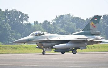 Sejumlah pesawat tempur TNI Angkatan Udara (TNI AU) antara lain F-16 Fighting Falcon dan T-50i Golden Eagle mendarat di Lanud Halim Perdanakusuma, Jakarta, Kamis (31/7/2025). (Dokumentasi TNI AU.)/Ulanda.id