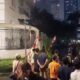 Foto: Massa menerobos rumah anggota DPR dari Fraksi PAN, Eko Hendro Purnomo alias Eko Patrio, di wilayah Kuningan, Jakarta Selatan, pada Sabtu (30/8) sekitar pukul 22.05 WIB. (Dok. CNN Indonesia)/Ulanda.id