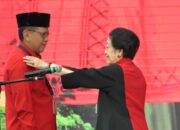 Ketum PDIP Megawati Soekarnoputri kembali menunjuk Hasto Kristiyanto menjadi Sekjen. (Foto: Arsip PDI Perjuangan)/Ulanda.id