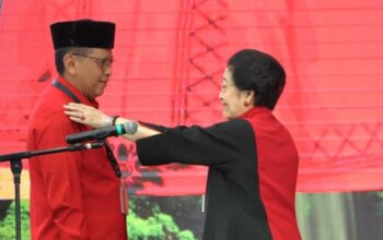 Ketum PDIP Megawati Soekarnoputri kembali menunjuk Hasto Kristiyanto menjadi Sekjen. (Foto: Arsip PDI Perjuangan)/Ulanda.id