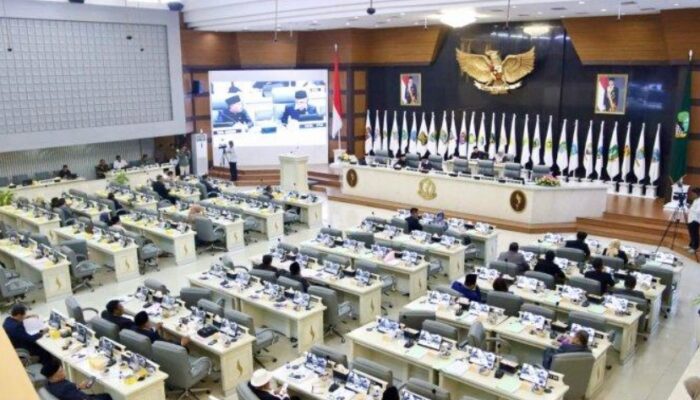 Perbandingan Gaji DPR RI, Malaysia, dan Singapura: Fakta “Rp 3 Juta Per Hari”