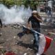 Aksi demo Bupati Pati Sudewo di depan Kantor Bupati, Jawa Tengah, menelan korban jiwa. Dua orang dilaporkan meninggal dunia. Ilustrasi (AFP)/Ulanda.id