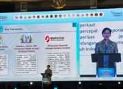 Kepala Eksekutif Pengawas Perilaku Pelaku Usaha Jasa Keuangan, Edukasi, dan Perlindungan Konsumen OJK, Friderica Widyasari Dewi dalam acara Kampanye Nasional Berantas Scam dan Aktivitas Keuangan Ilegal, di Hotel Raffles Jakarta, Selasa (19/8/2025). (Liputan6.com/Tira)/Ulanda.id