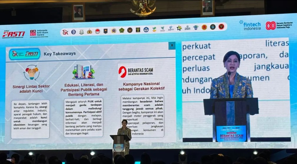Kepala Eksekutif Pengawas Perilaku Pelaku Usaha Jasa Keuangan, Edukasi, dan Perlindungan Konsumen OJK, Friderica Widyasari Dewi dalam acara Kampanye Nasional Berantas Scam dan Aktivitas Keuangan Ilegal, di Hotel Raffles Jakarta, Selasa (19/8/2025). (Liputan6.com/Tira)/Ulanda.id