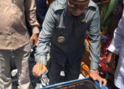 Bupati Ismet Mile saat meresmikan Masjid Jabal Nur di Desa Bunga, Kecamatan Bone Raya, disela-sela kegiatan Jumat Keliling Pemerintah Kabupaten Bone Bolango di wilayah tersebut, Jumat (8/8/2025). (F.Indra-Tim Redaksi)/Ulanda.id