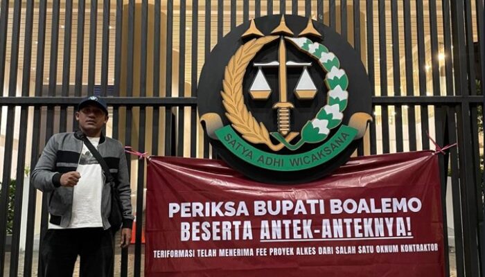 GERAK Kepung Jakarta dengan 100 Spanduk Tuntut Kejagung Periksa Bupati Boalemo