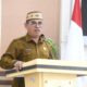 Sekda Bone Bolango, Iwan Mustapa saat memberikan sambutan sekaligus membuka kegiatan Sosialisasi Pencegahan Kekerasan Terhadap Perempuan dan Anak yang Diintegrasikan dengan Pemeriksaan Kesehatan yang digelar di Aula BPMP Provinsi Gorontalo, Selasa (5/8/2025). (F.AKP-Tim Redaksi Diskominfo)/Ulanda.id