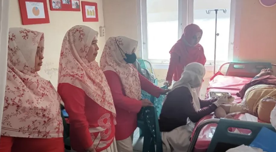 Dinas Pengendalian Penduduk, Keluarga Berencana, Pemberdayaan Perempuan, dan Perlindungan Anak (DPPKBP3A) menggulirkan program layanan Keluarga Berencana (KB) gratis bagi masyarakat. (Foto: Humas Pemkot Gorontalo)
