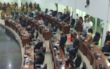 Berbeda dengan 34 anggota lain yang menyetujui, Umar Karim berdiri sendiri menolak pengesahan APBD Perubahan/Ulanda.id