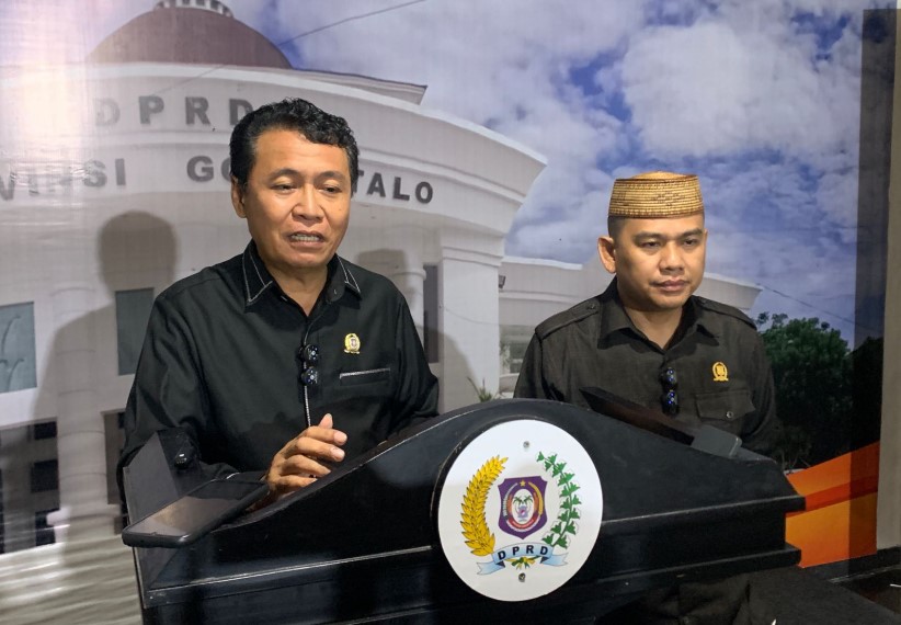 Ketua Fraksi PKS, Manaf Hamzah, dalam konferensi pers yang digelar, Senin, (4/8)./Ulanda.id