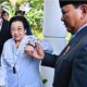 Presiden Prabowo Subianto tampak menggandeng tangan Presiden ke-5 RI Megawati Soekarnoputri di sela-sela momen Peringatan Hari Lahir Pancasila di Gedung Pancasila, Jakarta Pusat, Senin (2/6/2025)