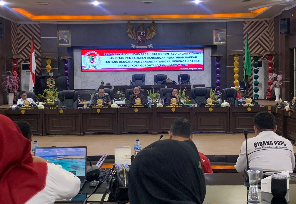 DPRD Kota Gorontalo melalui Panitia Khusus (Pansus) tengah mendalami secara menyeluruh isi Rencana Pembangunan Jangka Menengah Daerah (RPJMD) Kota Gorontalo 2025–2029 - Foto:Novita/Ulanda.id