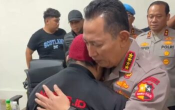 Kapolri Temui Keluarga Korban Ojol Tewas Rantis Brimob