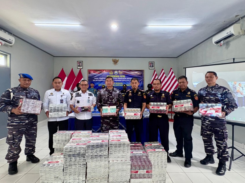 Bea Cukai Gorontalo bersama Lanal TNI AL berhasil menggagalkan penyelundupan 100.740 batang rokok ilegal dalam operasi gabungan.-Foto:Ist/Ulanda.i