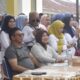 Wakil Bupati Risman Tolingguhu bersama Wakil Ketua TP. PKK Gamaria Djura menyaksikan keceriaan dan kemeriahan lomba senam Tabola Bale yang digelar Dinas Kesehatan Kabupaten Bone Bolango. Bahkan keduanya didaulat menjadi juri pada pelaksanaan lomba senam Tabola Bale tersebut, di halaman Kantor Dinas Kesehatan Bone Bolango, Jumat (29/8/2025). (F.AKP-Tim Redaksi)/Ulanda.id