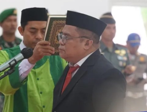 Sugondo Makmur Resmi dilantik Bupati Sofyan Puhi, Selasa, 5/8 (Foto:Ist/Ulanda.id)