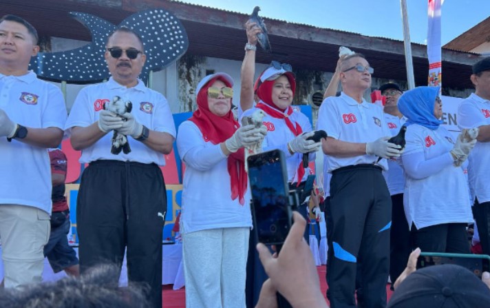 Ketua Dprd Provinsi Gorontalo saat hadiri pencanangan Hut RI Ke_80 di kawasan obyek wisata Hiu paus, Minggu, 3/8 (Foto: Ist/Ulanda.id)