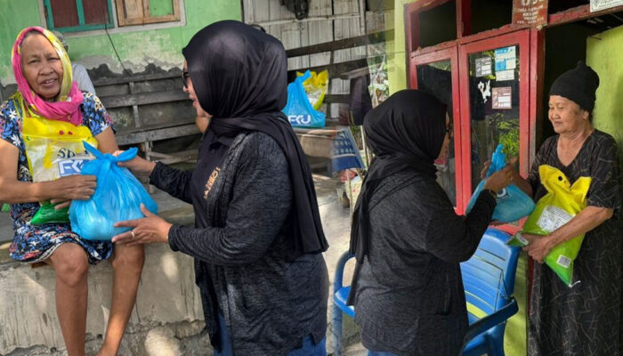 Anggota DPRD Femmy Udoki Menyapa Warga Lewat Program Jumat Berkah
