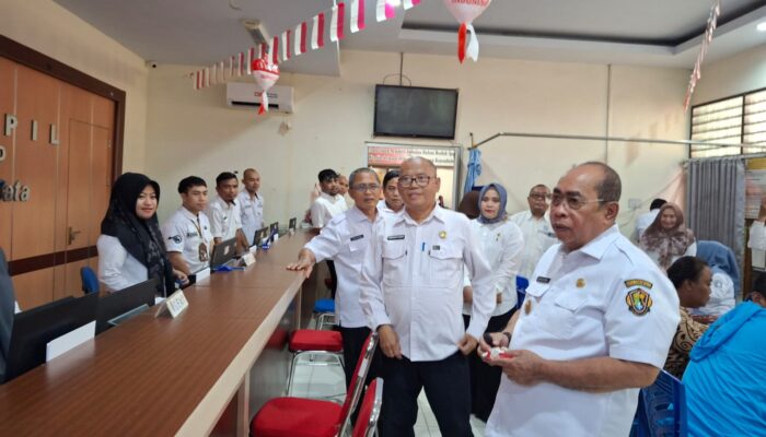 Sidak Dukcapil, Adhan Dambea Pastikan Masyarakat Kota Gorontalo Terlayani dengan Baik