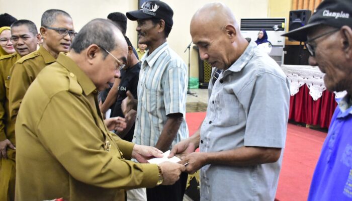 Ratusan Pengemudi Bentor di Gorontalo Terima Bantuan BBM dari Pemkot