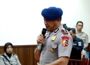 Kompol Kosmas K. Gae menangis saat berbicara dalam sidang etik di ruang sidang di Gedung TNCC Mabes Polri, Jakarta, Rabu (3/9/2025). (ANTARA/HO-YouTube Polri TV)/Ulanda.id