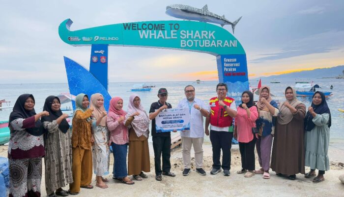 PT Pelindo Regional 4 Gorontalo Dukung Wisata Hiu Paus Botubarani Lewat Program TJSL