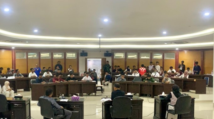 Aliansi Persatuan Mahasiswa Kesehatan dan Masyarakat Gorontalo saat melangsungkan diskusi bersama DPRD Provinsi Gorontalo, Selasa 9 September 2025/Ulanda.id