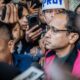 Mantan Menteri Pendidikan, Kebudayaan, Riset dan Teknologi 2019–2024 Nadiem Makarim (kedua kanan) menggunakan rompi tahanan berjalan keluar usai pemeriksaan di Jampidsus, Kejaksaan Agung, Jakarta, Kamis (4/9/2025). Kejaksaan Agung menetapkan Nadiem Makarim sebagai tersangka kasus dugaan korupsi pengadaan sistem Chromebook di Kemendikbudristek dan ditaksir kerugian negara dalam perkara ini mencapai Rp1,9 triliun. ANTARA FOTO/Bayu Pratama S/agr/Ulanda.id