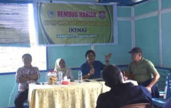 KTNA Kabupaten Bone Bolango menggelar kegiatan Rembug Harian, di kediaman Koordinator Bidang Perikanan, Zulkarnain Sahi, di Pantai Tanjung Nostalgia Desa Huangobotu Kecamatan Kabila Bone, Rabu (10/9/2025. (F.dok. Humas KTNA)/Ulanda.id