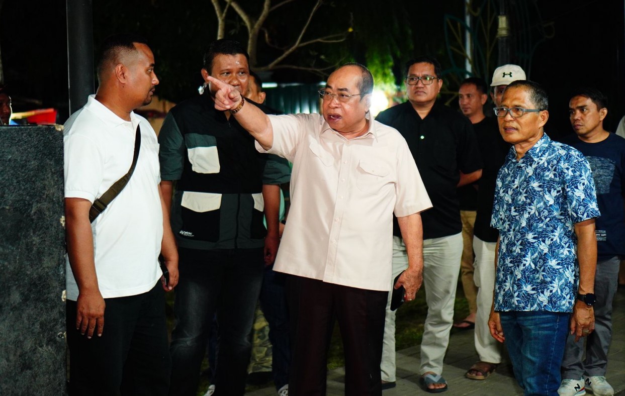 Wali Kota Gorontalo Adhan Dambea saat melakukan pemantauan persiapan kalimadu persiapan pusat kuliner/Ulanda.id