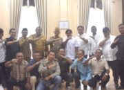Bupati Ismet Mile saat menerima audiens Ketua KTNA Bone Bolango Faisal Mohie bersama jajaran pengurus, di Ruang Kerja Bupati, Senin (8/9/2025). (F.AKP-Tim Redaksi)/Ulanda.id