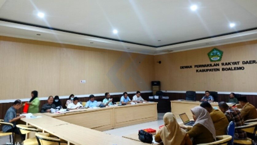 Rapat pembahasan banggar dan TAPD terkait Rancangan APBD perubahan Tahun 2025/Ulanda.id