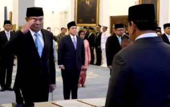 Menko Polkam Djamari Chaniago pernah menjadi Sekretaris Dewan Kehormatan Perwira (DKP) yang memecat Prabowo Subianto dari ABRI. (Sekretariat Presiden)/Ulanda.id